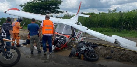 Un motociclist a murit, in Columbia, dupa ce un avion usor s-a p<span style='background:#EDF514'>RABU</span>sit peste el. Pilotul a scapat teafar