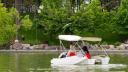Plimbari gratuite pe lac, cu barca sau cu hidrobicicleta, intr-un mare parc din Bucuresti, de Paste