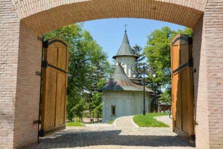 S-a deschis un nou traseu ecumenic in Romania. Ce secrete ascunde Taramul Sfintilor din codrii Boto<span style='background:#EDF514'>SANI</span>lor