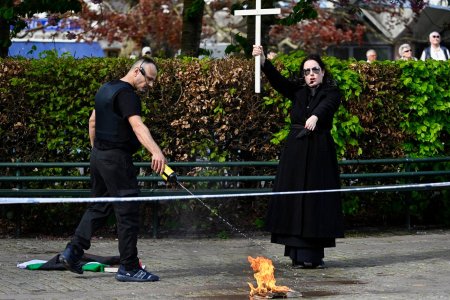 <span style='background:#EDF514'>UN BARBAT</span> si o femeie au dat foc unui Coran in Suedia, inaintea inceperii concursului Eurovision