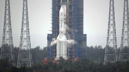 Misiune spatiala istorica, lansata de China. Nava care va prelua mostre de pe partea ascunsa a Lunii