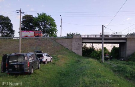 Un barbat din Iasi a murit dupa ce a cazut de pe o pasarela in fata trenului