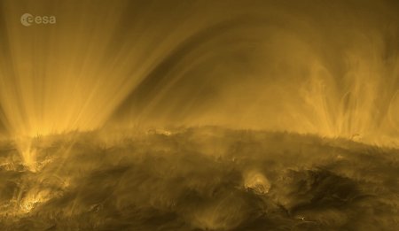 O <span style='background:#EDF514'>INREGISTRARE</span> video extraordinara prezinta detalii impresionante ale suprafetei Soarelui. Datele sunt obtinute de sonda europeana Solar Orbiter