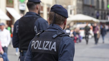 Cautat de politie de mai <span style='background:#EDF514'>MULTI</span> ani, un roman a stat ascuns in Italia pana cand sotia l-a dat de gol fara sa vrea