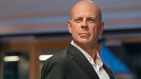 Care este starea de sanatate a actorului <span style='background:#EDF514'>BRUCE WILLIS</span>, diagnosticat cu dementa. Marturiile uneia dintre fiicele sale