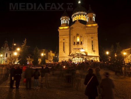 Sambata Mare. Lumina <span style='background:#EDF514'>SFANT</span>a s-a aprins la Ierusalim. Urmeaza sa fie adusa in aceasta seara in Romania