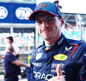 Max Verstappen a sprintat pentru victorie la Miami. Au iesit scantei in pluton si s-a lasat cu penalizari