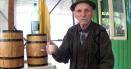 Viata la 102 ani, in muntii Buzaului. Legendarul Gica Baciu, exemplu de vitalitate, munceste cat e ziua de mare VIDEO