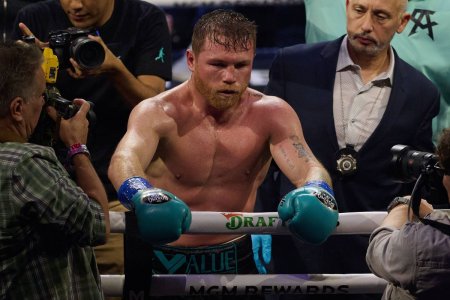 Canelo si-a pastrat centurile unificate la supermijlocie! Momentul care a schimbat soarta luptei cu invincibilul Munguia