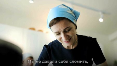 <span style='background:#EDF514'>MAIA SANDU</span> a gatit pasca si cozonac. Mesajul adresat moldovenilor din toata lumea, de Paste | VIDEO