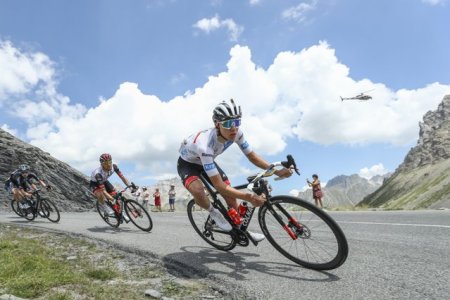 Pogacar castiga a doua etapa din Giro D'Italia si devine lider in <span style='background:#EDF514'>CLASAMENTU</span>l general