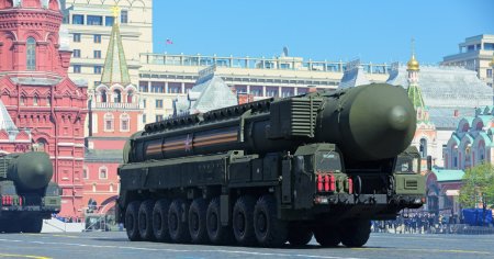 Rusia organizeaza exercitii militare folosind arme nucleare tactice