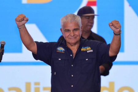 Jose <span style='background:#EDF514'>RAUL MU</span>lino castiga presedintia in Panama cu sprijinul fostului presedinte, condamnat