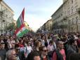 Protest masiv in Ungaria impotriva premierului Orban: Mii de oameni contesta politica sociala si acuzatiile de <span style='background:#EDF514'>CORUP</span>tie