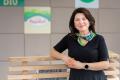 Business MAGAZIN. Cine este Roxana Tisaianu, noul CEO al FrieslandCampina Romania: A aban<span style='background:#EDF514'>DONAT</span> ideea de a fi programator si a intrat in industria FMCG, lucrand in Romania si strainatate pentru Orkla Foods, Danone, Reckitt Benckiser si Coca-Cola