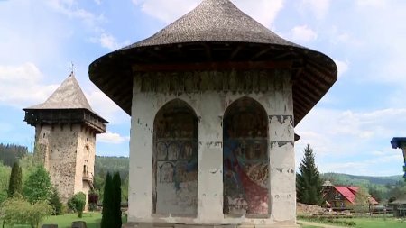 Cum si-au petrecut turistii a doua zi de Paste in Bucovina. Manastirea Voronet a fost printre cele mai vizitate locuri