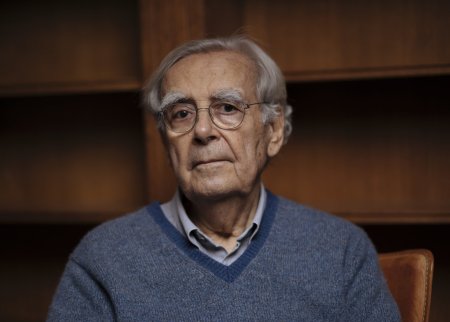 Bernard Pivot a murit la varsta de 89 de ani. Prezentatorul si scriitorul francez a facut milioane de <span style='background:#EDF514'>FRANCEZI</span> sa citeasca datorita emisiunii sale Apostrophes