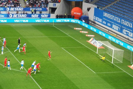 Greseala de arbitraj la Craiova - FCSB » Reactia care nu s-a vazut la TV a lui <span style='background:#EDF514'>MM STOICA</span>