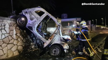 <span style='background:#EDF514'>ROMANCA</span> moarta in noaptea de Inviere, in masina arsa complet pe o sosea din Spania