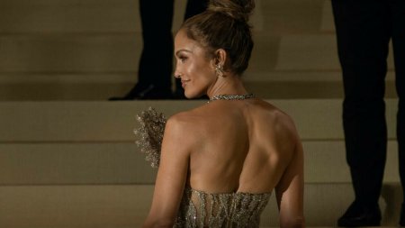 Met Gala 2024. Aparitii extravagante la cea mai mare petrecere de moda a anului. J. Lo a purtat o rochie transparenta | FOTO