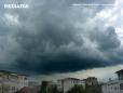 Alerta meteo de ploi torentiale, grindina si vant, in jumatatea tarii