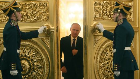 Putin va prelua functia de presedinte al Rusiei pentru <span style='background:#EDF514'>A CINCEA</span> oara. Va depune juramantul la Kremlin