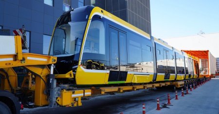 Primul tramvai galben Bozankaya vine la Timisoara. Alte 23 tramvaie violete circula deja FOTO