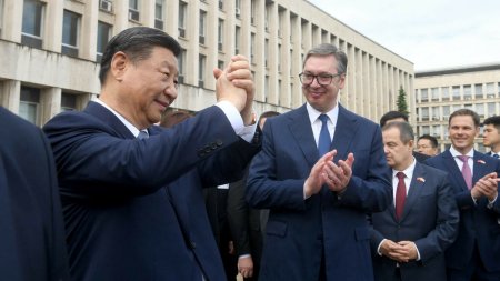 Xi Jinping, primit cu mare fast in <span style='background:#EDF514'>SERB</span>ia, tara care chinezii sunt priviti drept salvatori. Ce rol crucial a avut Beijingul