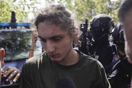 Cum a fost sanctionat Vlad Pascu dupa ce tatal sau i-a intermediat din inchisoare un interviu cu protestatarul 