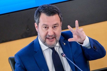 Matteo Salvini spune ca Emmanuel Macron ar trebui 