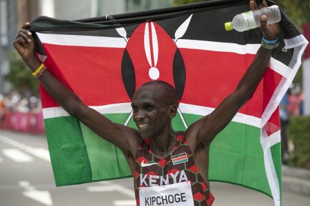 Eliud Kipchoge, dublu campion olimpic la maraton, a povestit in lacrimi cum a cazut victima a abuzului online: 