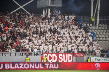 Dinamovistii nu cedeaza si fac sold-out la partida pentru supravietuire » Peluza Sud poate reveni pe stadion, dupa o intalnire cu Nicolescu & Co.