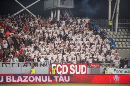 Dinamovistii nu cedeaza si fac sold-out la partida pentru supravietuire » Peluza Sud poate reveni pe stadion, dupa o intalnire cu Nicolescu & Co