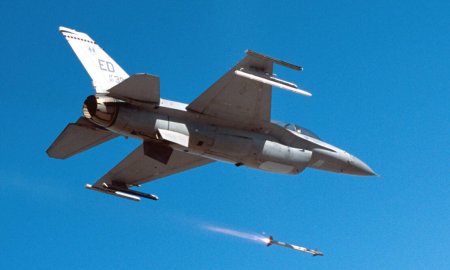 Romania va cumpara din SUA rachete de ultima generatie aer-aer pentru avioanele F-16. Tranzactie de 70 de milioane de dolari 
