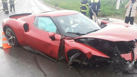 Un Ferrari s-a facut zob intre Turda si Cluj. Doua persoane au ajuns la spital | FOTO