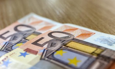Fermierii vor primi subventia de 100 de euro incepand din 15 mai