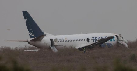 Accident aviatic grav in Dakar: un Boeing 737 a ratat decolarea si a iesit de pe pista. Printre raniti se numara si copilotul roman VIDEO