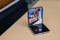 (P) Samsung Galaxy Z Flip: fotografie de top intr-un format pliabil