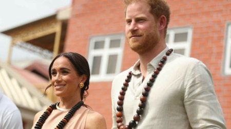 Printul Harry si Meghan, prima lor vizita in Nigeria: Trebuie sa ai grija de <span style='background:#EDF514'>TINE</span> pentru a putea avea grija de alti oameni