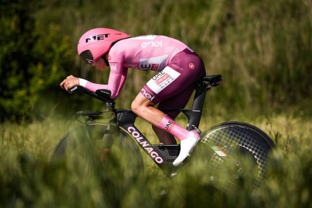 Tadej Pogacar il zdrobeste pe Filippo Ganna in contratimp si castiga etapa a saptea din Giro d'Italia