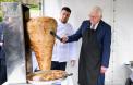 Scumpirea kebabului devine o problema politica in Germania. Cancelarului Olaf Scholz i se cere plafonarea pretului: 