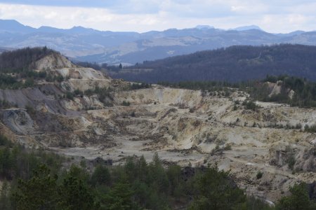 Ultimele evolutii de pe <span style='background:#EDF514'>FRONTUL</span> Rosia Montana. Razboiul licentelor pentru exploatarea aurului din Muntii Apuseni