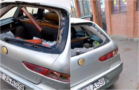 Un sofer din Neamt si-a distrus masina live pe Facebook, de fata cu politistii, dupa ce ii fusese retinut certifi<span style='background:#EDF514'>CATU</span>l de inmatriculare
