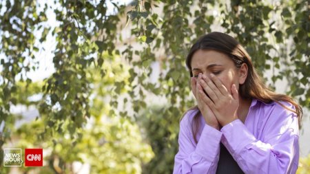 Val de alergii severe | Simptomele sunt confundate cu gripa: Stranuta des, au ochii inrositi, le curge nasul