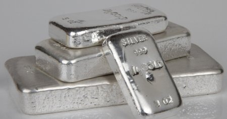 Argintul o ia pe urmele aurului: cu cat a crescut pretul in acest an