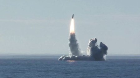 Rusia si-a dotat submarinele cu rachete cu focoase nucleare. Bulava poate lovi tinte la peste 8.000 de kilometri