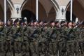 Polonezii sunt indemnati sa-si petreaca vacanta in armata. Ce plati le sunt promise