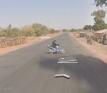 Imaginile din Google Maps par sa arate un motociclist lovit de masina Street View