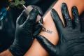 Care sunt riscurile legate de tatuaje si machiaje permanente