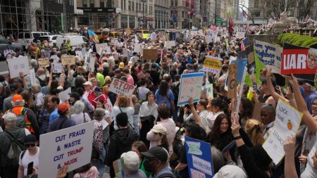 O perioada foarte <span style='background:#EDF514'>PERICULO</span>asa pentru libertate in America. Mii de oameni au protestat fata de politicile lui Trump